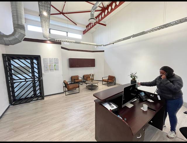 365M² OFFICE TO LET IN NDABENI